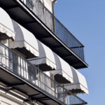 Czy warto zainwestować w zadaszenia balkonów w Warszawie?